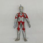 ウルトラマンエースの衣装とマスクを着けた人形の正面全体