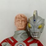 マスクを外した素体の頭部とエースのマスク