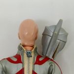 素体の後頭部と外したマスクの背面