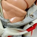 衣装の中の素体の腰。TAKARAの刻印