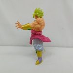 全身を左側面から写した写真
