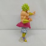 全身を右側面から写した写真