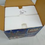 開いた外箱と発泡スチロールの内箱