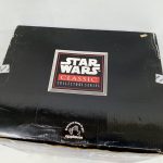 外箱の黒い上面と『STAR WARS CLASSIC』ロゴ