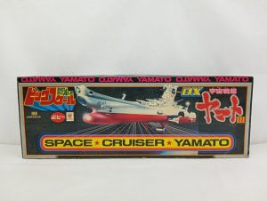 外箱の正面。「BIG SCALE ビッグスケール」「DX 宇宙戦艦ヤマトIII」「SPACE CRUISER YAMATO」の文字と艦の絵があります。