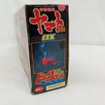 外箱の側面。「宇宙戦艦ヤマトIII DX」「ビッグスケール」「ポピー」の文字と管理用のラベルがあります。