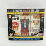 外箱の正面。窓から中身が見え、「ARROW EMBLEM アローエンブレム トドロキスペシャル」のロゴと主人公の絵。