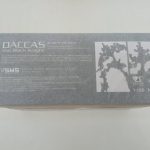 外箱の側面。「DACCAS the Black Knight」の文字、メカの線画と「1:100 No.1」の表記が印刷されています。