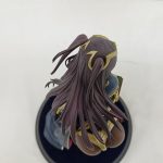 頭部を後ろから寄せて撮った写真。長い髪が写っています。