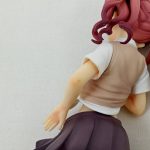 背中から肩と髪にかけてを近くから写した写真。