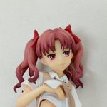 顔と胸元の拡大。