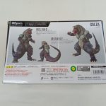 外箱の背面。本体の写真と「MOLDING」「MOVABLE」の説明、注意書きがあります。