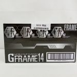 外箱の側面。「BOX 商品 出荷時開封厳禁」のラベル、収録商品の写真とバーコードが写っています。