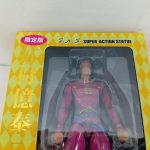 外箱正面上部の寄り。『限定版』の表記とフィギュアの上半身