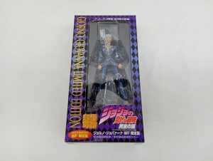 外箱の正面。超像可動 ジョジョの奇妙な冒険 黄金の風 ジョルノ・ジョバァーナ WF限定版の文字と窓の中の本体