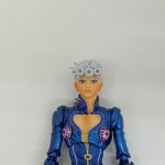 ジョルノのフィギュアの上半身を近くから写した写真