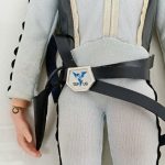 腰のベルトの拡大。TDF UGのマーク入りのバックル