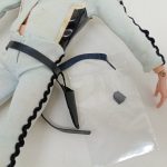人形の腰まわりとベルト、小さな部品の入った袋