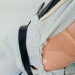 隊員服の下の素体の腰。TAKARAの刻印