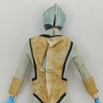 背中の拡大。ベストの留め具
