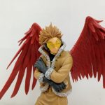 フィギュアの上半身と翼の拡大