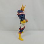 フィギュア本体を横から