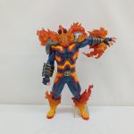 エンデヴァーのフィギュアの全体。炎のパーツと透明な支え