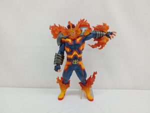 エンデヴァーのフィギュアの全体。炎のパーツと透明な支え