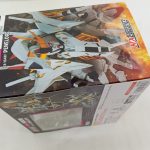 外箱の上面と側面を斜めから