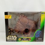 外箱の正面。窓越しのランコアとルーク・スカイウォーカーのフィギュア、『STAR WARS』のロゴ