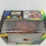 外箱を上から写した様子。天面の『RANCOR and LUKE SKYWALKER』の表記