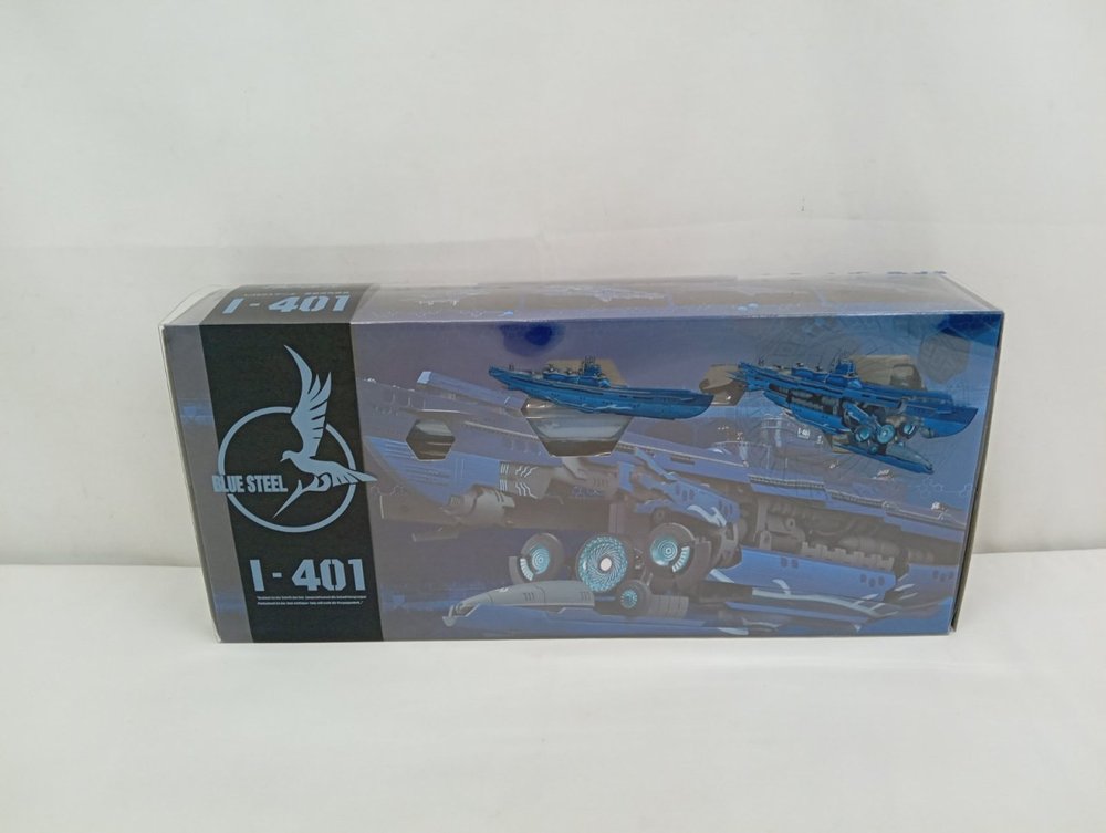 外スリーブに入った箱の正面。『BLUE STEEL』のロゴと『I-401』の文字、潜水艦の絵