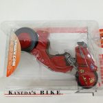 ブリスター越しに見た赤いバイク本体と『KANEDA'S BIKE』の台紙