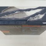 外箱の上面。窓の切り抜きと「GODZILLA 2000 MILLENNIUM」の表記