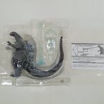 ブリスターに入ったゴジラ本体と熱線エフェクトパーツ、説明書