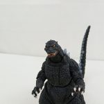ゴジラ本体の上半身を斜め前から写した写真