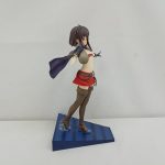 フィギュアを斜め前から見た様子