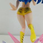 ラムのフィギュアの脚と黄色いブーツを近くから写した写真