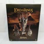 外箱の正面。『THE LORD OF THE RINGS Legendary Scale Bust』『SAURON』の文字と胸像の写真