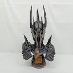 サウロンの胸像を組み立てた正面の全体