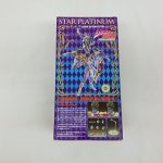 外箱の裏面。フィギュアの写真と付属品の説明