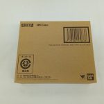 輸送箱の上面。ROBOT魂と魂ウェブ商店のロゴ、バーコードと商品名の印字