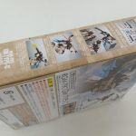 外箱の側面を斜めから写したもの。機体の写真と注意書き