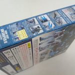 外箱を斜めから見た上面と背面。機体の写真と注意書きの欄