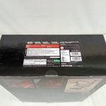 外箱の底面。注意書きとUPC・JANのバーコード