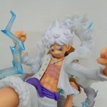 ルフィの顔と胸元、拳の拡大