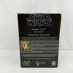 外箱の背面。『BOBA FETT HELMET SCALED REPLICA』の文字と説明文