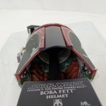 ブリスターの中のヘルメットを上から見た様子と内側の造形