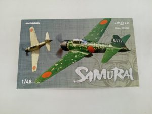 箱の正面。『SAMURAI』の文字と2機の零戦の絵、eduard LIMITED DUAL COMBO 1/48 の表記