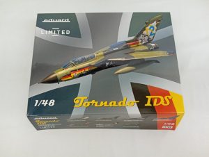 外箱の正面。『eduard LIMITED』『Tornado IDS』『1/48』の文字と迷彩の戦闘機の絵